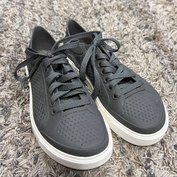 CROCS gray and White womens Sneakers sz 8 good condition - Picture 8 of 8